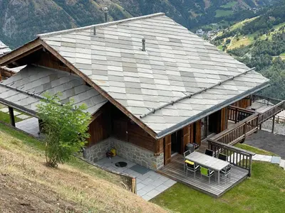 Ein allgemeiner Bergblick oder ein Berglick von des Chalets aus