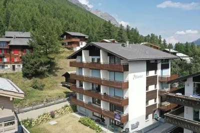 Ein allgemeiner Bergblick oder ein Berglick von der Ferienwohnung aus