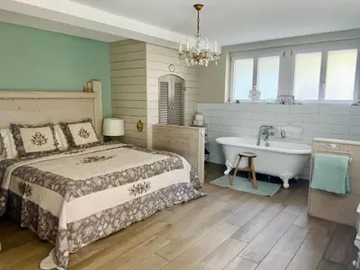 Ein Bett oder Betten in einem Zimmer der Unterkunft Le Manoir 2
