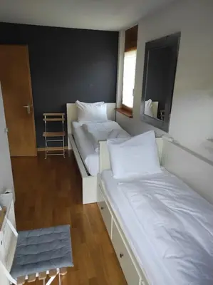 Ein Bett oder Betten in einem Zimmer der Unterkunft Family friendly 2-Bedroom near Golf & Ski slopes