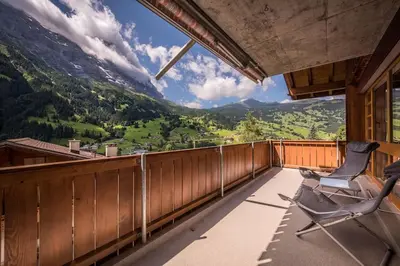 Ein allgemeiner Bergblick oder ein Berglick von der Ferienwohnung aus