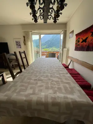 Ein Bett oder Betten in einem Zimmer der Unterkunft Ideally located 3.5 rooms flat