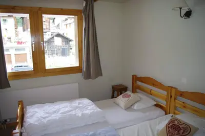 Ein Bett oder Betten in einem Zimmer der Unterkunft Forum L au centre de Zinal
